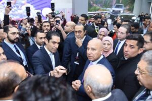 وزير الصناعة والنقل يزور معرض مصر الدولي للسيارات «أوتومورو 2026»