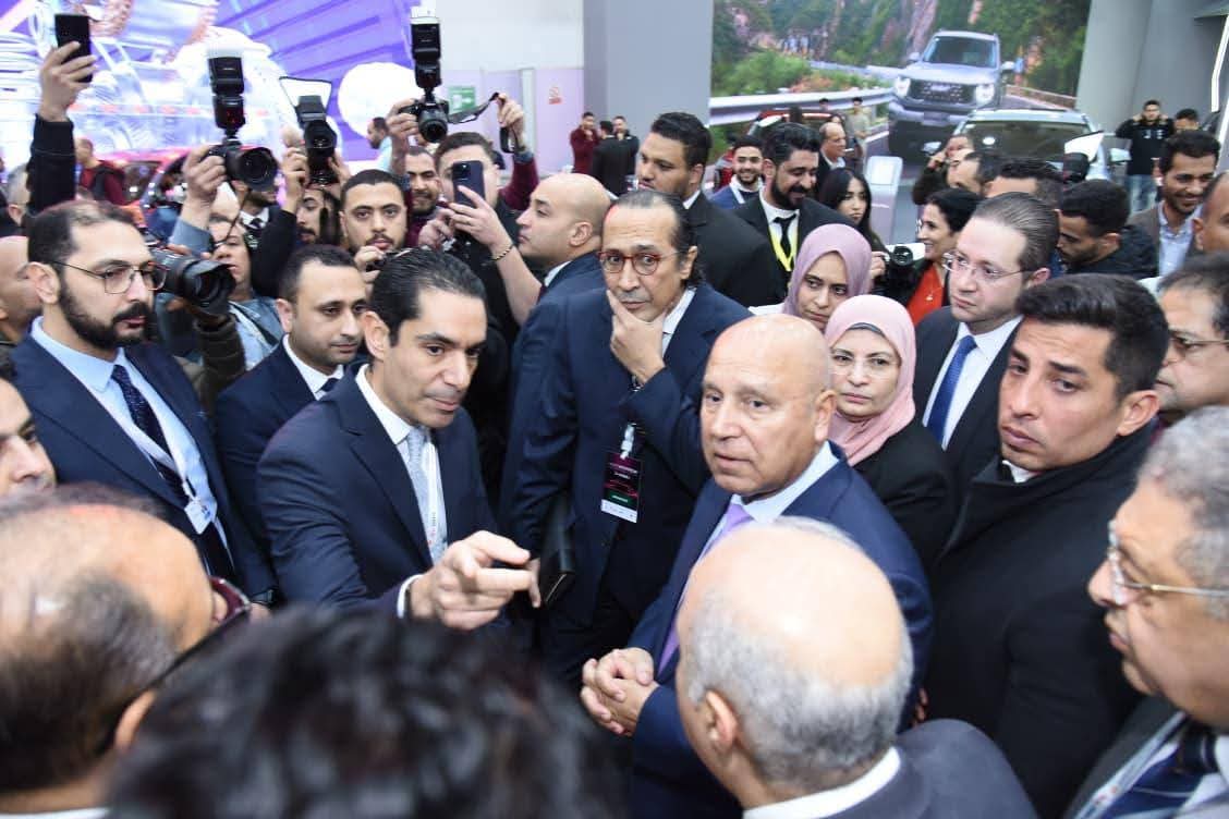وزير الصناعة والنقل يزور معرض مصر الدولي للسيارات «أوتومورو 2026»