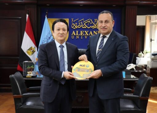 رئيس جامعة الإسكندرية يستقبل الخبير الدولي الدكتور ين لي Yin Li المتخصص في جراحات المريء بالمعهد القومي للأورام ببكين