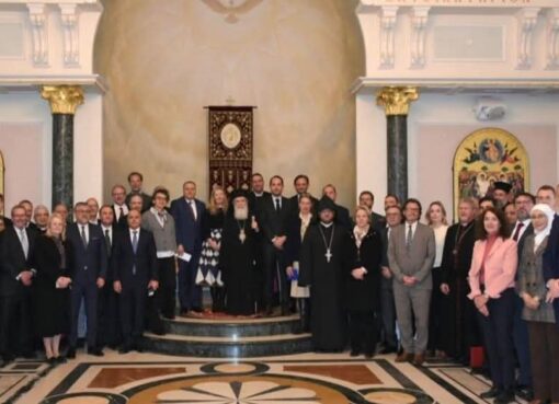 بطريرك القدس للروم الأرثوذكس يحذر من تصاعد اعتداءات المستوطنين بالضفة