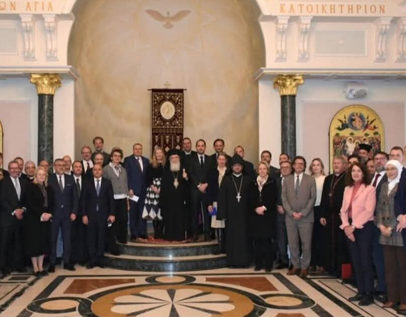 بطريرك القدس للروم الأرثوذكس يحذر من تصاعد اعتداءات المستوطنين بالضفة