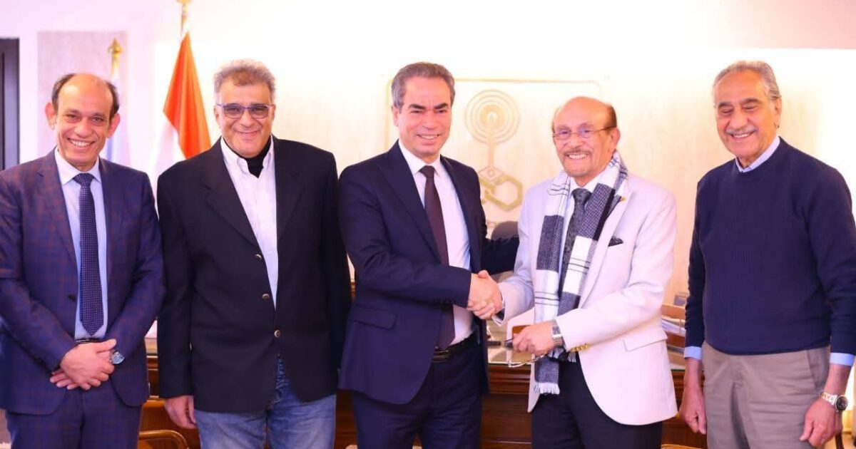 محمد صبحي يعود إلى ماسبيرو بمسلسل إذاعي جديد: «مرفوع مؤقتًا من الخدمة»