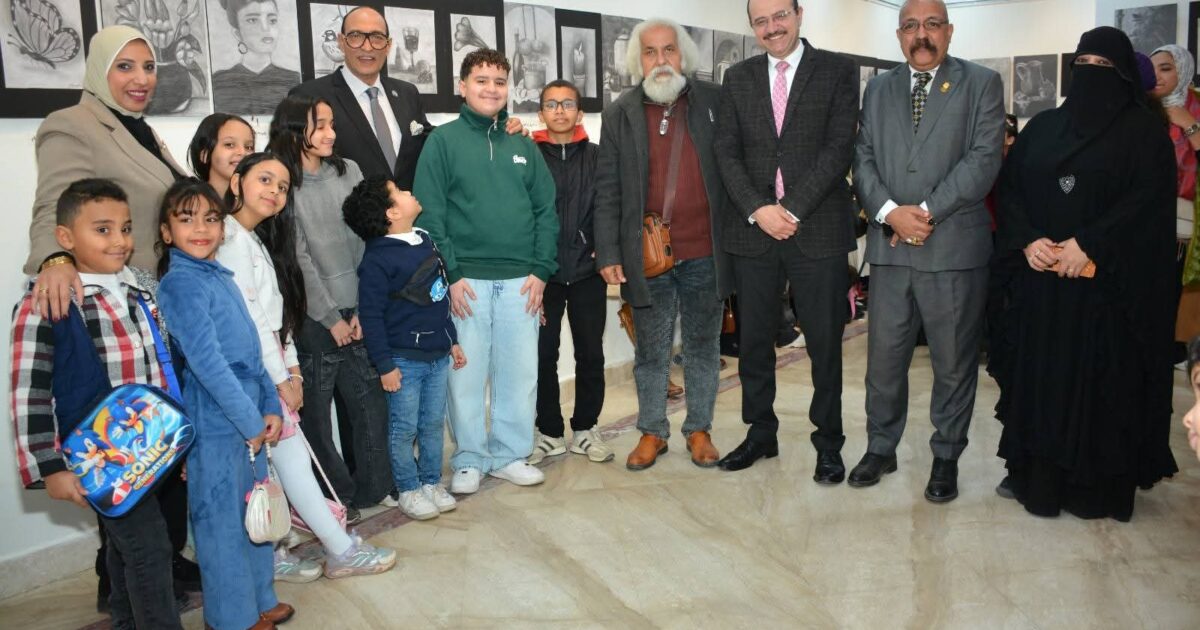 نقيب الفنانين التشكيليين يفتتح معرض بصمات الأطفال السابع عشر بقصر ثقافة الأنفوشي