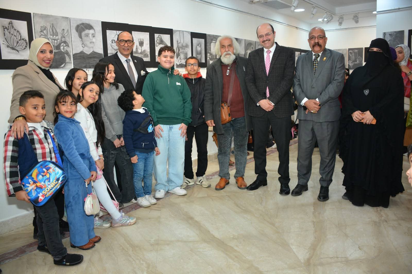نقيب الفنانين التشكيليين يفتتح معرض بصمات الأطفال السابع عشر بقصر ثقافة الأنفوشي