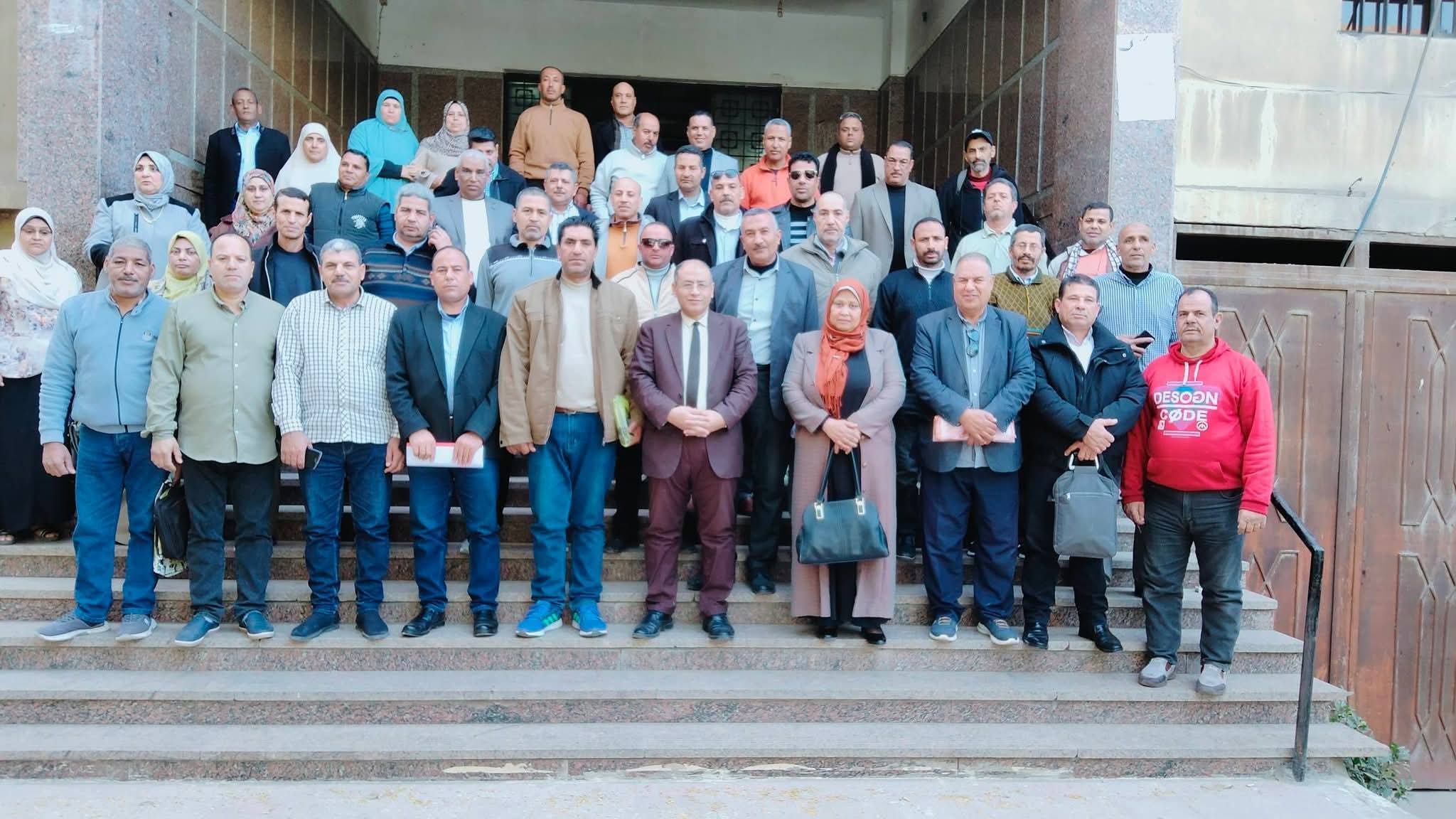 وكيل "زراعة البحيرة" يجتمع بمديرى الجمعيات ويحذر من تحميل الأسمدة المدعمة أية أعباء إضافية