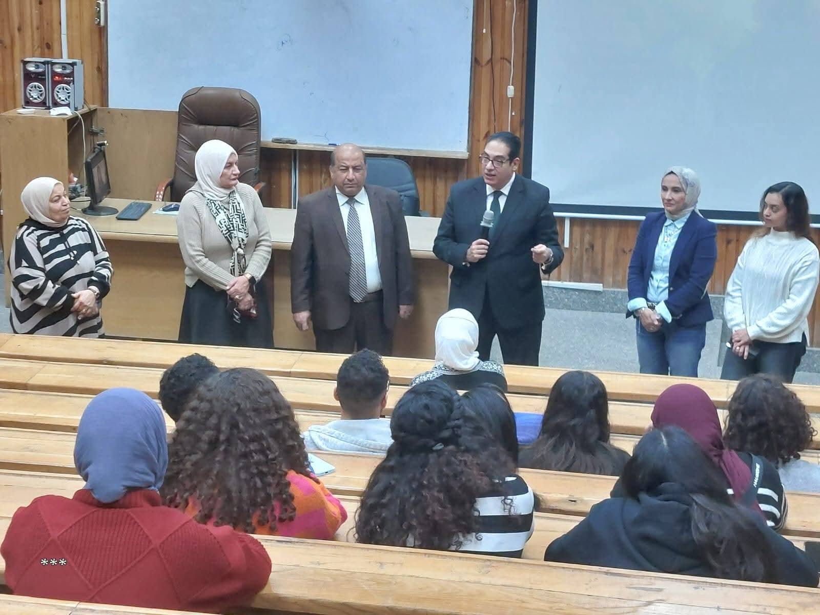 رئيس جامعة القاهرة يتفقد عددًا من الكليات مع انطلاق الفصل الدراسي الثاني