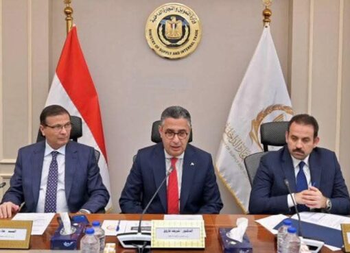 اتفاق ثلاثي لضخ دواجن مجمدة بالأسواق قبل رمضان لكبح الأسعار وتعزيز المعروض