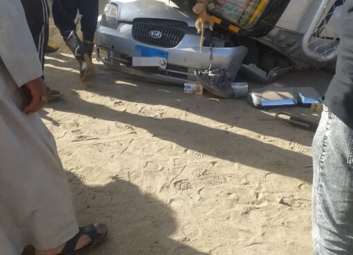 مأساة على طريق منشأة عبد الله.. مصرع سيدة إثر انقلاب تريلا محمّلة بالرمال بالفيوم