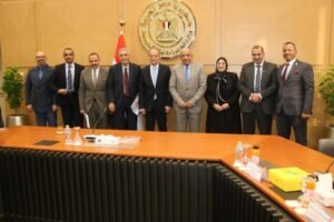 وزير الكهرباء يشيد بما تحقق من إنجازات خلال الجمعية العامة لشركة مصر القابضة  