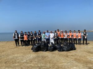 ‏بيئة الليث تنفّذ مبادرة لتنظيف الشاطئ بالشراكة مع الكلية التقنية دعمًا للاستدامة البيئية