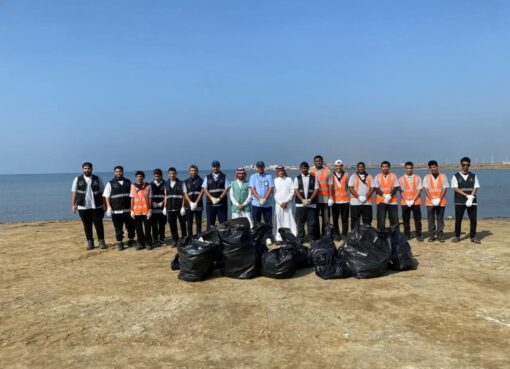 ‏بيئة الليث تنفّذ مبادرة لتنظيف الشاطئ بالشراكة مع الكلية التقنية دعمًا للاستدامة البيئية