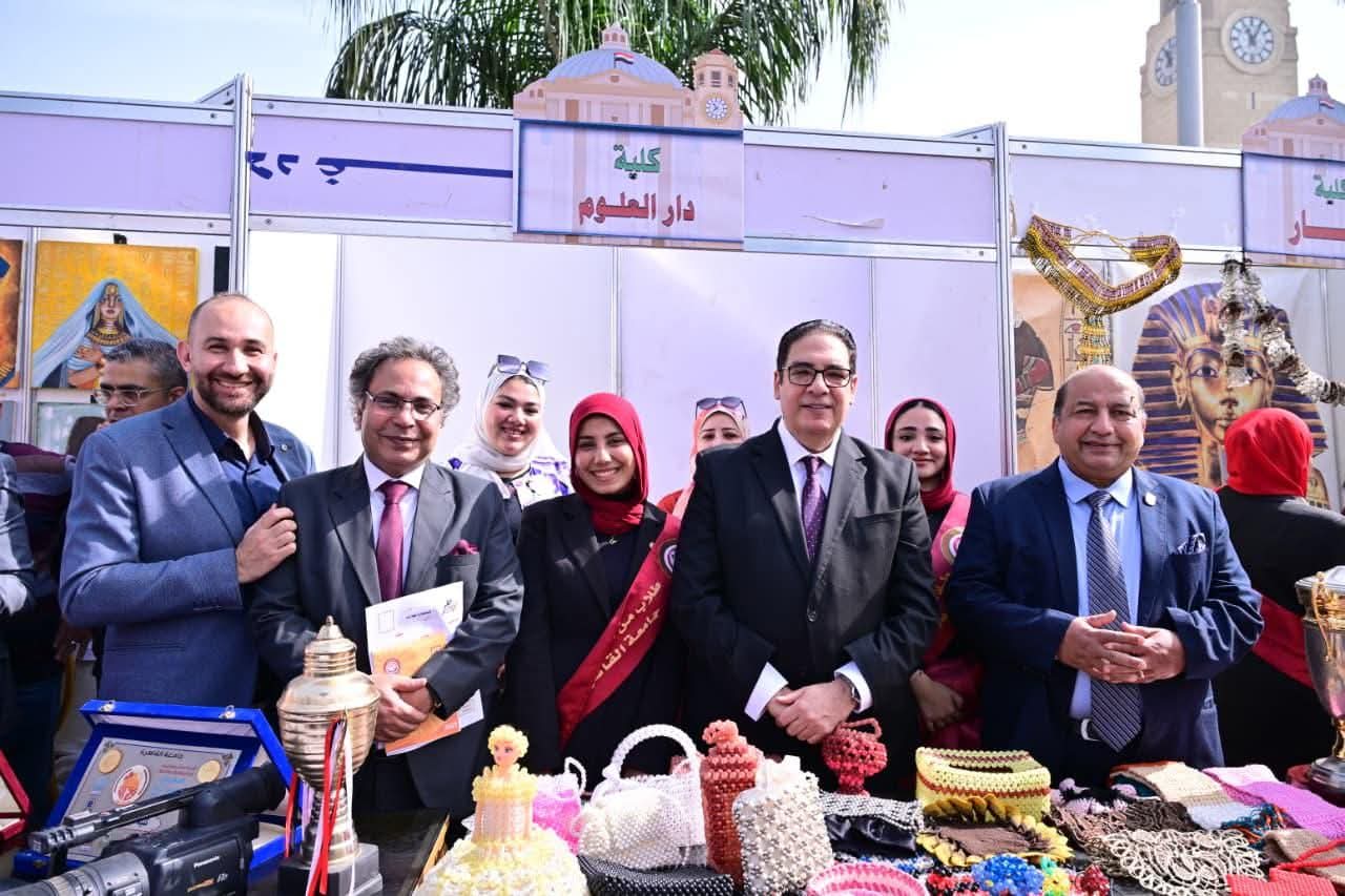 جامعة القاهرة تحتفي باستقبال طلابها مع بدء الفصل الدراسي الثاني