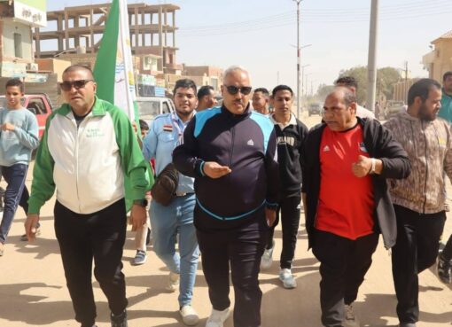 وزير الشباب والرياضة يطلق إشارة بدء ماراثون المشي بالواحات البحرية