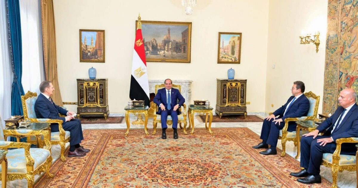 بحضور رئيس المخابرات العامة الرئيس السيسي، يستقبل رئيس جهاز الاستخبارات الخارجية بروسيا الاتحادية