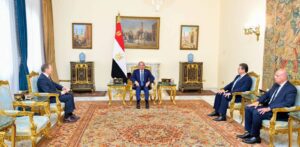 بحضور رئيس المخابرات العامة الرئيس السيسي، يستقبل رئيس جهاز الاستخبارات الخارجية بروسيا الاتحادية