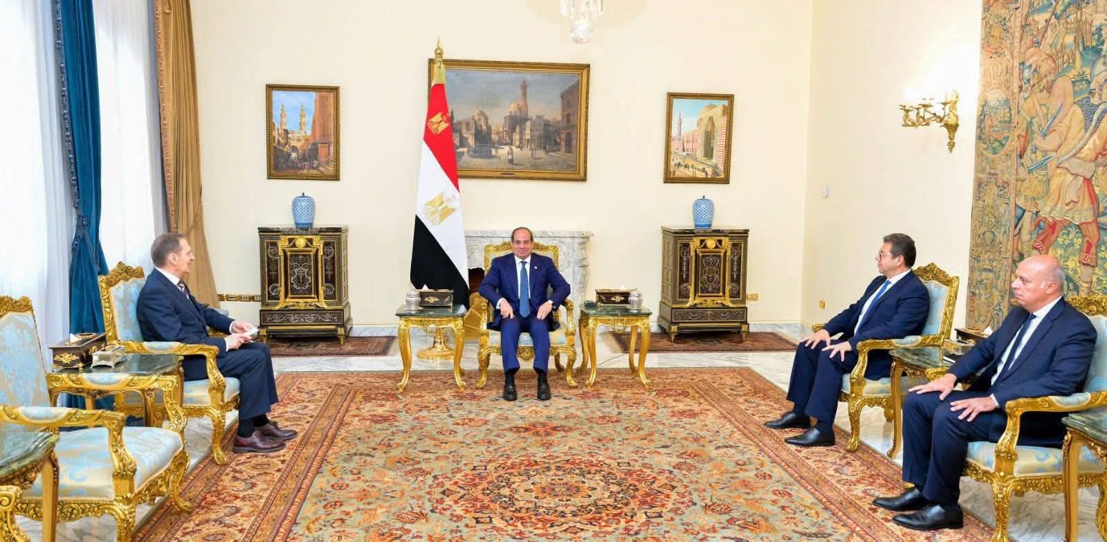 بحضور رئيس المخابرات العامة الرئيس السيسي، يستقبل رئيس جهاز الاستخبارات الخارجية بروسيا الاتحادية