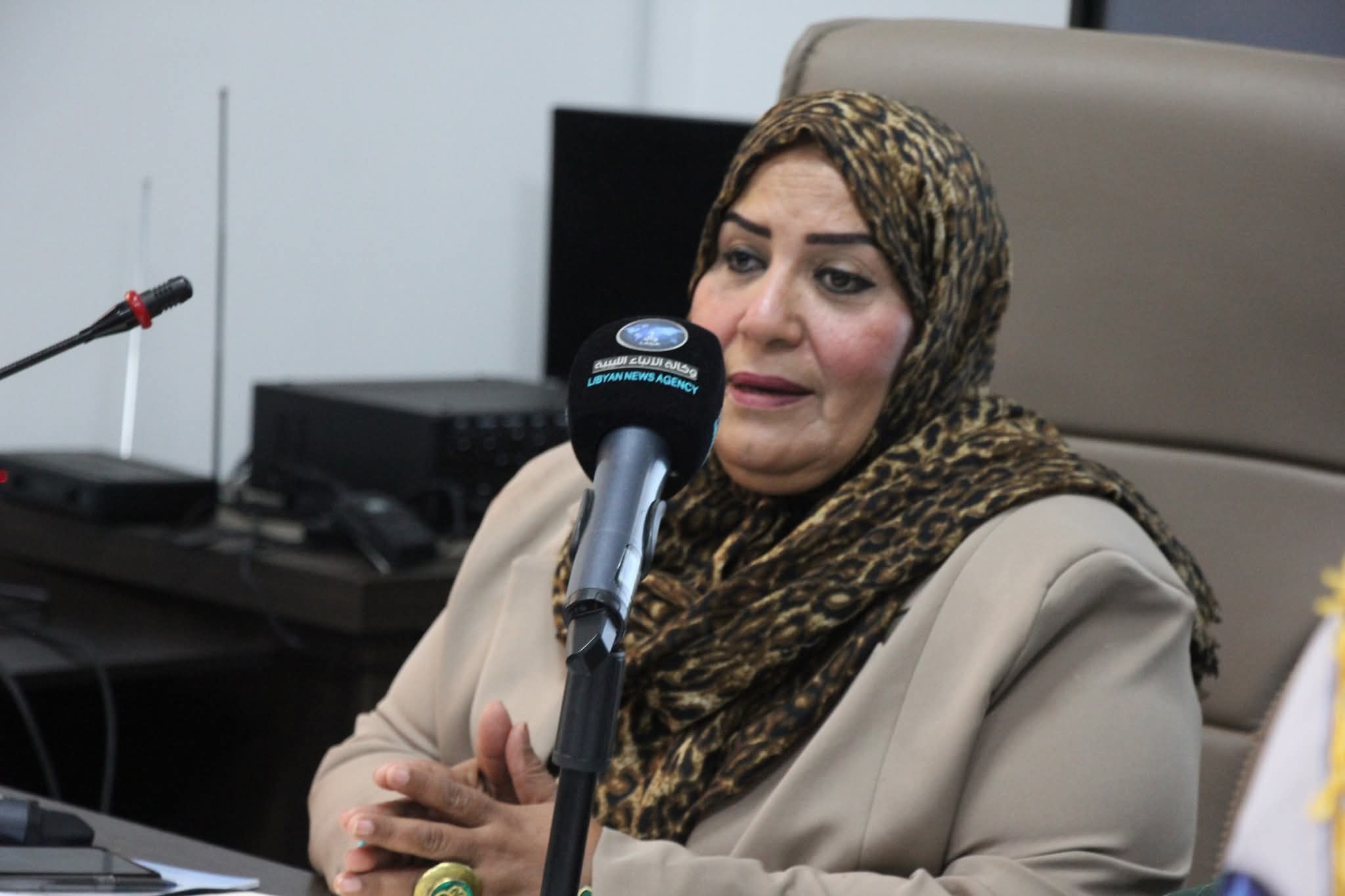 جلسة حوارية " خارطة مسؤولية مدبرات المنازال بين الواجبات ودور الموسسات "