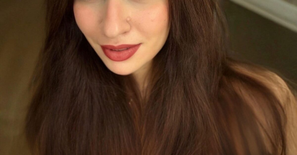 رنا طارق تخرج عن صمتها"زوجي يتاجر بطفله للهروب من قضايا الضرب والنفقة ومعي الأدلة"