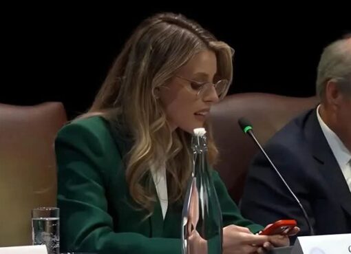 زلزال في واشنطن: مفوضة "الحريات الدينية" تكسر المحرمات وتواجه الصهيونية بالعهد الجديد