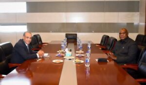 وزير الخارجية يلتقي نظيره الجامبي لبحث سبل تعزيز العلاقات الثنائية