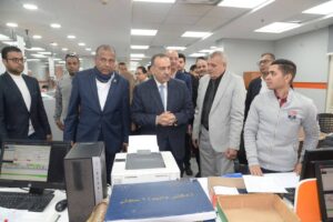 محافظ أسيوط يتفقد مركز الخدمات المميز بالغرفة التجارية ويتابع جاهزية قاعة التدريب لإطلاق مبادرة ريادة الأعمال بالتعاون مع الاتحاد الأوروبي واليونيدو