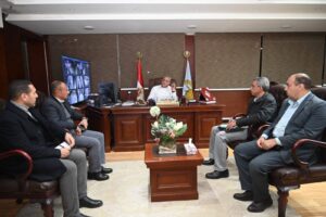 محافظ الغربية يجتمع بقيادات المحلة ويشدد على استمرار حملات إزالة مخالفات البناء بكل حسم