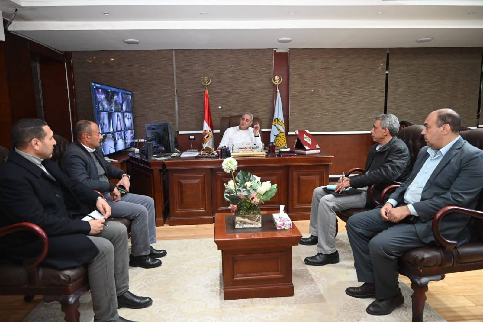 محافظ الغربية يجتمع بقيادات المحلة ويشدد على استمرار حملات إزالة مخالفات البناء بكل حسم