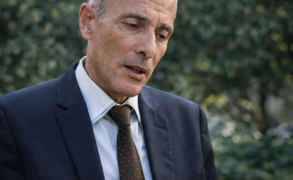 عَيَّرتِني بالشَّيب وهو وقار يا ليتكِ عيَّرتِني بما هو عار