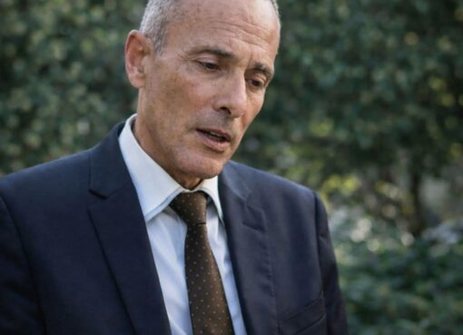 عَيَّرتِني بالشَّيب وهو وقار يا ليتكِ عيَّرتِني بما هو عار