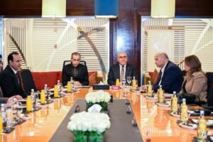 رئيس العربية للتصنيع يتفقد باكورة إنتاج مصاعد الشراكة العربية السويسرية بمدينتى