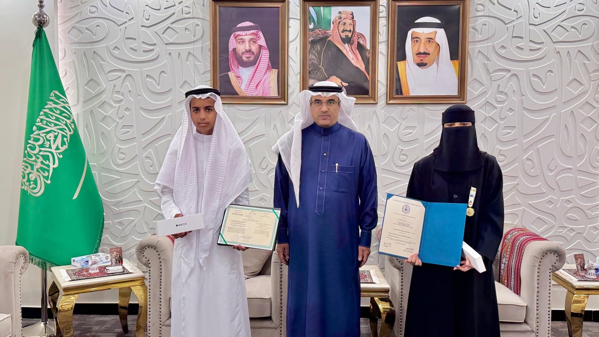 تعليم الطائف يُكرم طالباً وطالبة من الموهوبين