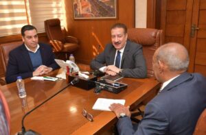 بورسعيد:المحافظ يستقبل العاملين بالديوان العام لتلقي التهنئة بتوليه منصبه الجديد.