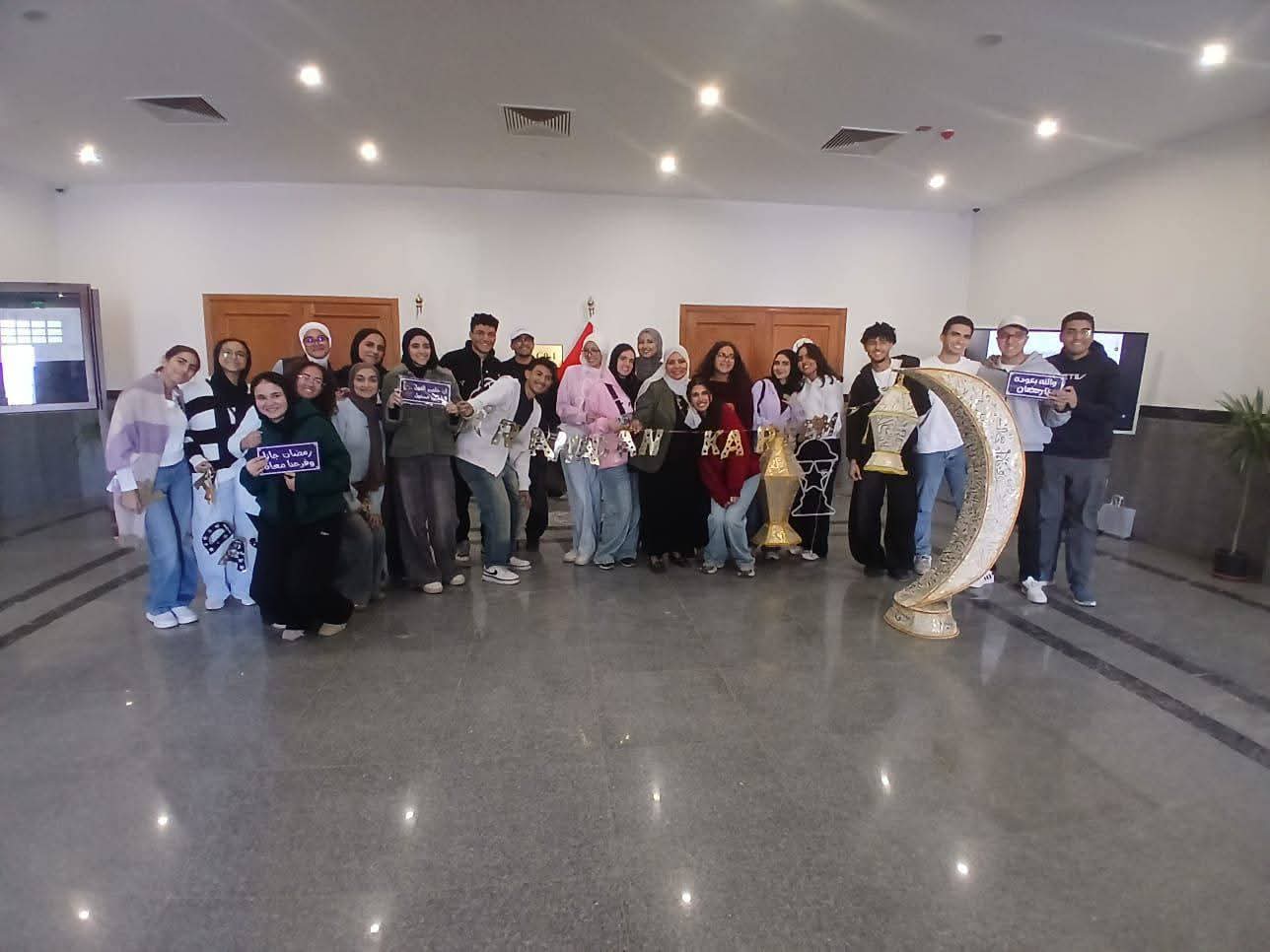 جامعة القاهرة الأهلية تتزين وطلابها يحيون الأجواء الرمضانية في مشهد يعكس روح الأسرة الجامعية