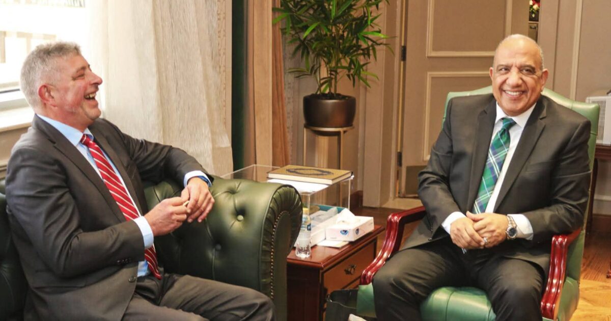 بحث الفرص الإستثمارية بين وزير الكهرباء والطاقة المتجددة وسفير الدانمارك بالقاهرة فى مجالات الطاقات المتجددة