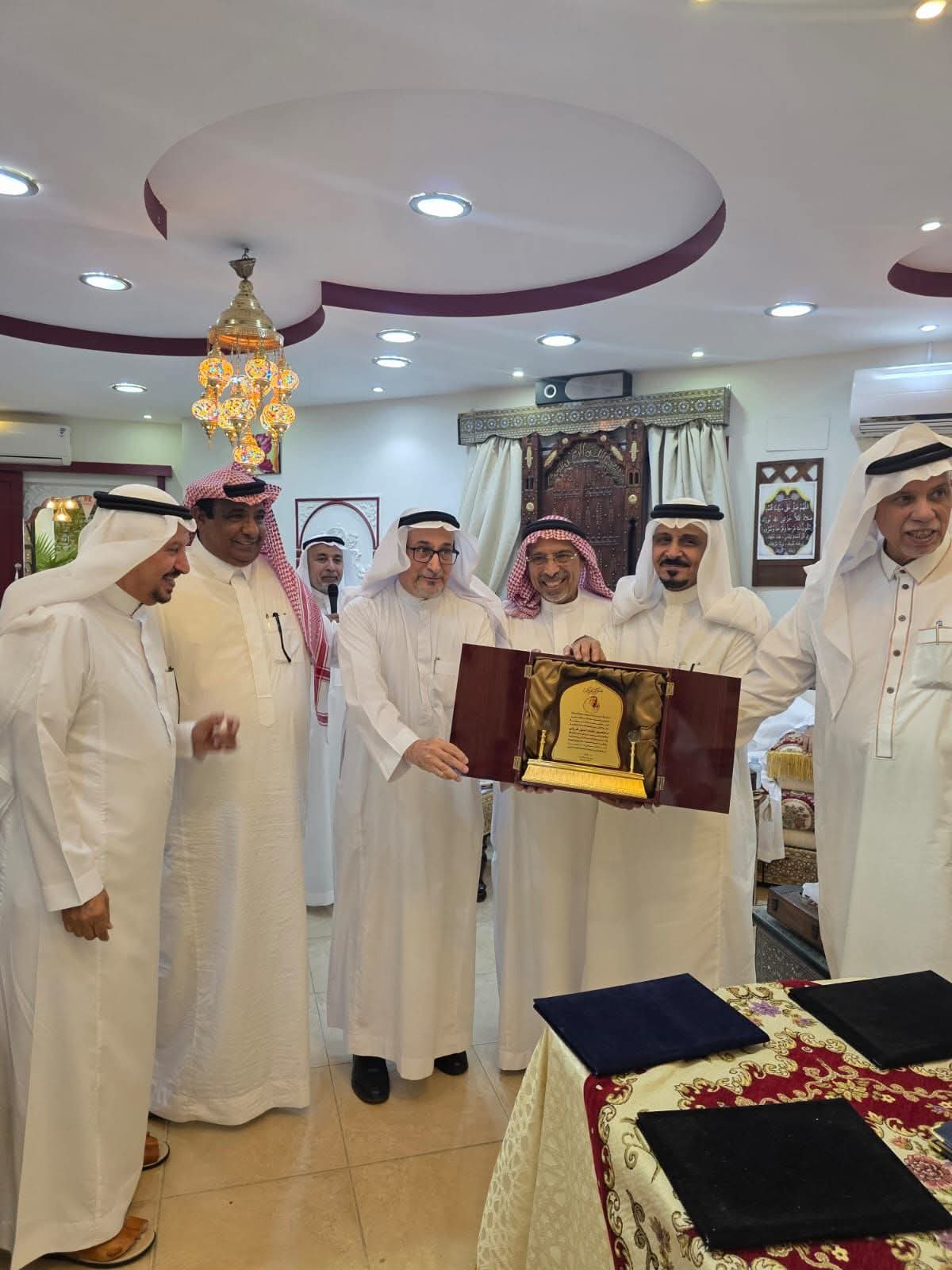 رئيس وأعضاء المجلس التنفيذي لحارة الشبيكة يقيمون حفل لتكريم عدد من أبناء وطننا الحبيب 