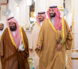 السديس وأئمة وخطباء المسجد النبوي في استقبال سمو ولي العهد لدى زيارته المسجد النبوي الشريف