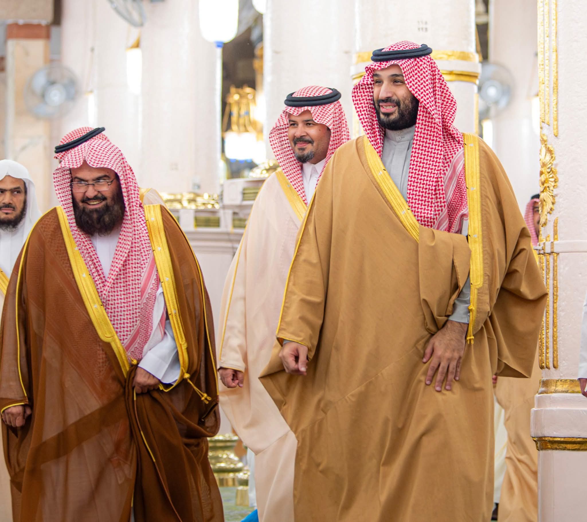 السديس وأئمة وخطباء المسجد النبوي في استقبال سمو ولي العهد لدى زيارته المسجد النبوي الشريف