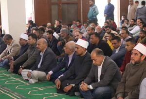 محافظ السويس يؤدي صلاة الجمعة وسط أهالي القطاع الريفي بقرية العمدة