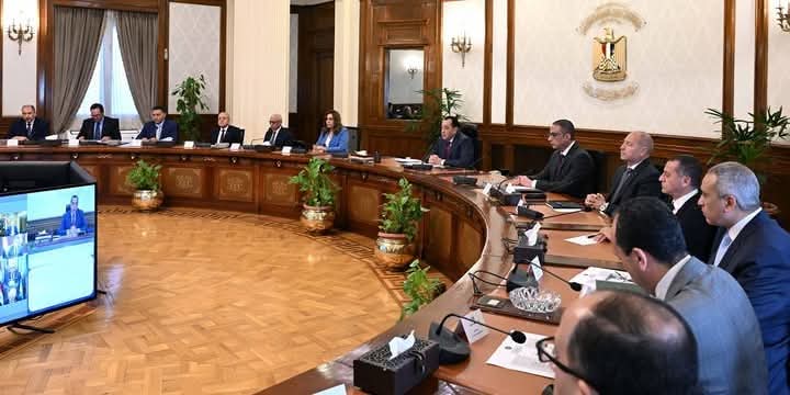 رئيس الوزراء يترأس أول اجتماع لمجلس المحافظين بعد تشكيله الجديد