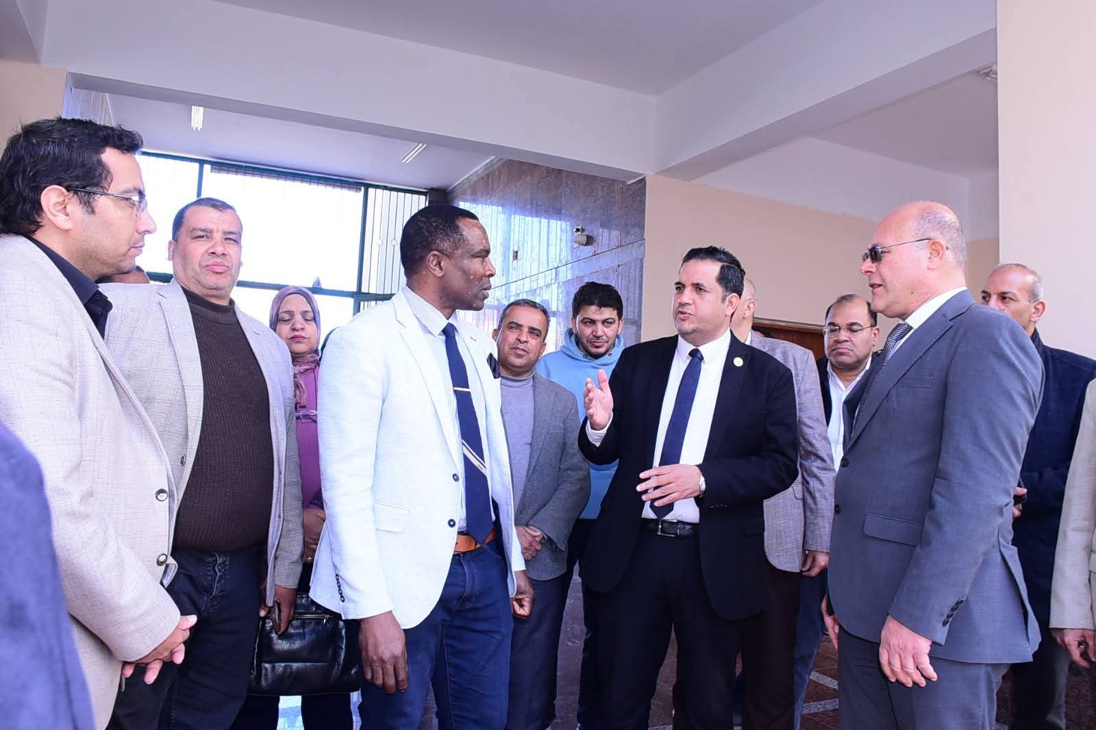 جولة ميدانية لجامعة ووسونج الكورية بكليات الهندسة والحاسبات والتكنولوجيا بجامعة سوهاج لبدء تفعيل بروتوكول التعاون المشترك