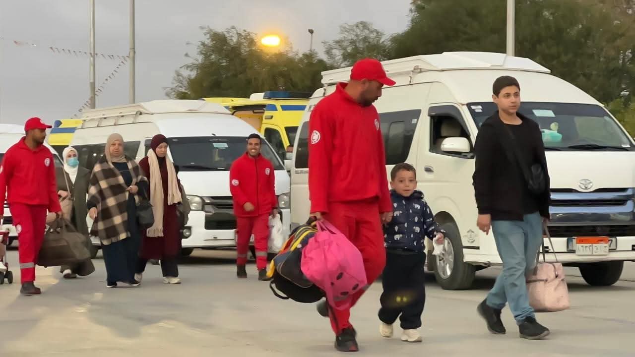 الهلال الأحمر المصري يواصل دعمه الإنساني للجرحى الفلسطينيين عبر معبر رفح