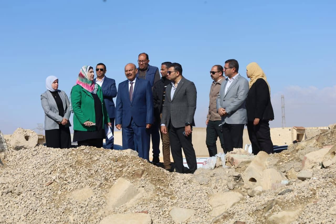محافظ السويس يتفقد الأرض المخصصة لإنشاء مركز إيواء للكلاب الضالة (شيلتر)، بحي عتاقة