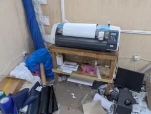 أمانة جدة تضبط أكثر من 5,200 قطعة وملصق لملابس رياضية مقلدة