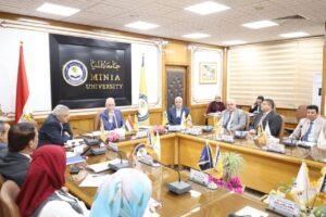 رئيس جامعة المنيا يدلى بعدة تصريحات صحفية خلال ترأسه لاجتماع مجلس الجامعة 