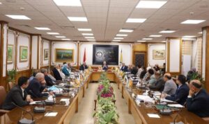 رئيس جامعة المنيا يدلى بعدة تصريحات صحفية خلال ترأسه لاجتماع مجلس الجامعة 