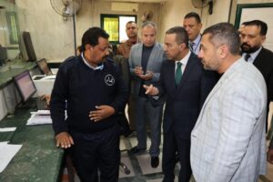 خلال جولته الصباحية
محافظ المنوفية يفاجئ عيادة التأمين الصحي بمبني حي غرب شبين الكوم القديم للوقوف علي مستوى جودة الخدمات الطبية والعلاجية المقدمة لمرضى التأمين ...