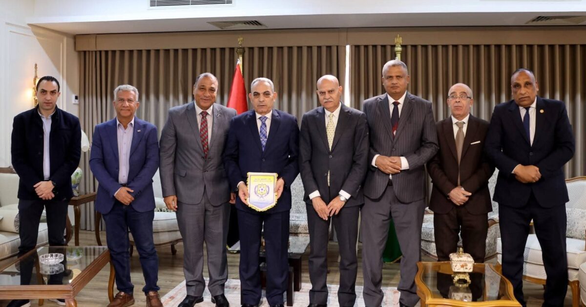 محافظ الإسماعيلية يستقبل اللجنة المعينة لإدارة النادي الإسماعيلي