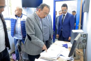 قائد سوهاج التنفيذي يضرب بيد من حديد على رؤوس المتقاعسين بالمنشاة