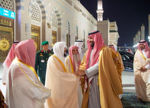 معالي رئيس الشؤون الدينية وأئمة وخطباء المسجد النبوي في استقبال سمو ولي العهد لدى زيارته المسجد النبوي الشريف