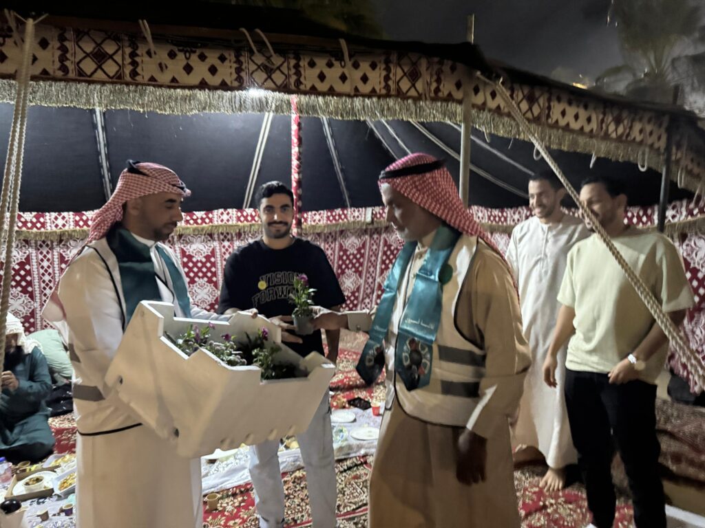 مكاتب البيئة بالليث ورنية ورابغ تحتفي بيوم التأسيس بمبادرات لتوزيع الشتلات